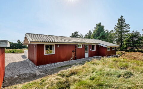 Gabriela - 1Km from the Sea: Gebouw, Huis, Venster, Huis, Dak, Woongebied, Struik, Verblijf, Land Lot