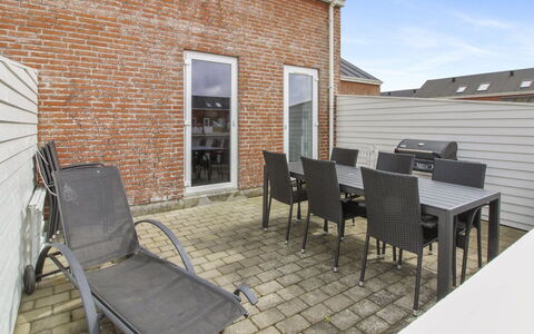 Héléne - 2.3Km from the Sea: Huis, Dak, Huis, Deur, Verblijf, Schaduw, Tuin, Groundcover, Veranda, Werf