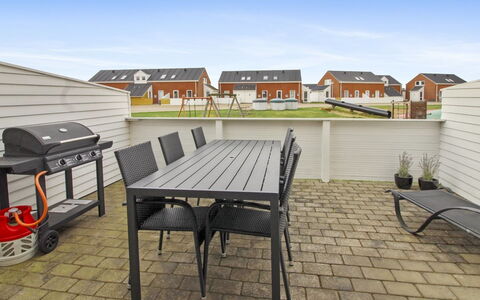 Héléne - 2.3Km from the Sea: Huis, Dak, Huis, Deur, Verblijf, Schaduw, Tuin, Groundcover, Veranda, Werf