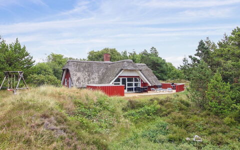 Dufa - 3.2Km from the Sea: Gebouw, Huis, Venster, Huis, Dak, Woongebied, Struik, Verblijf, Land Lot