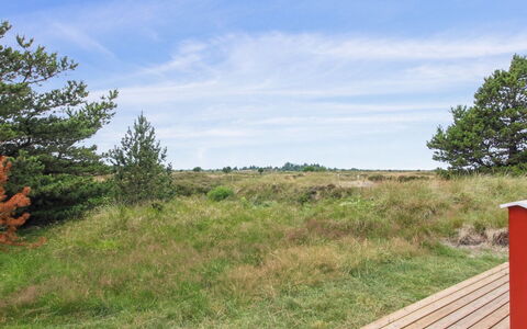 Dufa - 3.2Km from the Sea: Gebouw, Huis, Venster, Huis, Dak, Woongebied, Struik, Verblijf, Land Lot