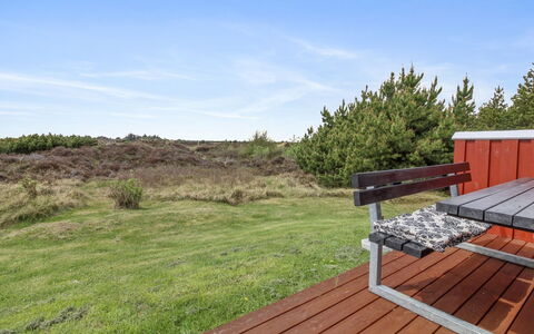 Dida - 3.1Km from the Sea: Hout, Meubilair, Openluchtbank, Buitenmeubels, Hardwood, Plank, Bank, Beits, Prairie