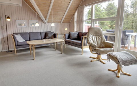 Dida - 3.1Km from the Sea: Flooring, Meubilair, Hout, Interieur Ontwerp, Verdieping, Plafond, Woonkamer, Appartement, Stoel, Huis