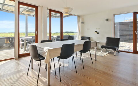 Merisa - 2.5Km from the Sea: Verblijf, Huis, Huis, Dak, Veranda, Landgoed, Siding, Garden Gebouwen, Boerderij, Werf
