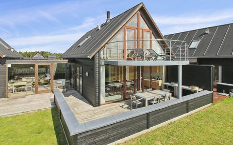 Merisa - 2.5Km from the Sea: Verblijf, Huis, Huis, Dak, Veranda, Landgoed, Siding, Garden Gebouwen, Boerderij, Werf