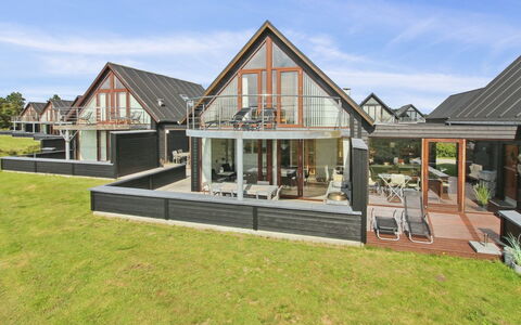 Merisa - 2.5Km from the Sea: Verblijf, Huis, Huis, Dak, Veranda, Landgoed, Siding, Garden Gebouwen, Boerderij, Werf