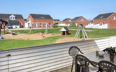 Odger - 2.3Km from the Sea: Dak, Huis, Land Lot, Huis, Verblijf, Landgoed, Garden Gebouwen, Schaduw, Blokhut, Landscaping