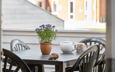 Odger - 2.3Km from the Sea: Dak, Huis, Land Lot, Huis, Verblijf, Landgoed, Garden Gebouwen, Schaduw, Blokhut, Landscaping