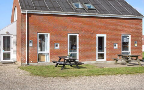 Odger - 2.3Km from the Sea: Dak, Huis, Land Lot, Huis, Verblijf, Landgoed, Garden Gebouwen, Schaduw, Blokhut, Landscaping