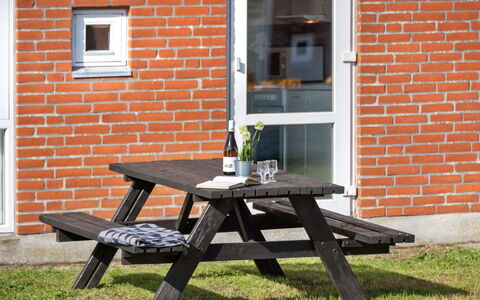 Odger - 2.3Km from the Sea: Dak, Huis, Land Lot, Huis, Verblijf, Landgoed, Garden Gebouwen, Schaduw, Blokhut, Landscaping
