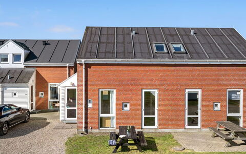 Odger - 2.3Km from the Sea: Dak, Huis, Land Lot, Huis, Verblijf, Landgoed, Garden Gebouwen, Schaduw, Blokhut, Landscaping