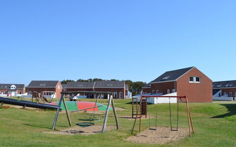 Drita - 2.3Km from the Sea: Gras, Openbare Ruimte, Huis, Land Lot, Plain, Menselijke Nederzetting, Huis, Gazon, Pool, Werf