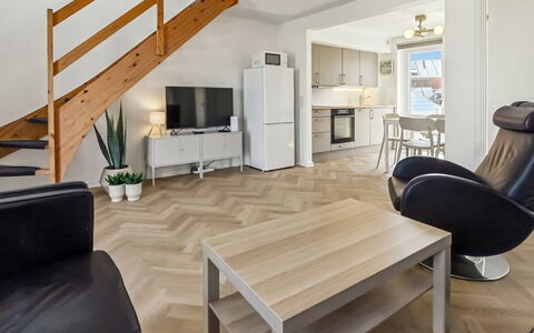 Mildred - 2.3Km from the Sea: Meubilair, Flooring, Interieur Ontwerp, Verdieping, Hout, Plafond, Houten Vloer, Kamer, Bankstel, Woonkamer