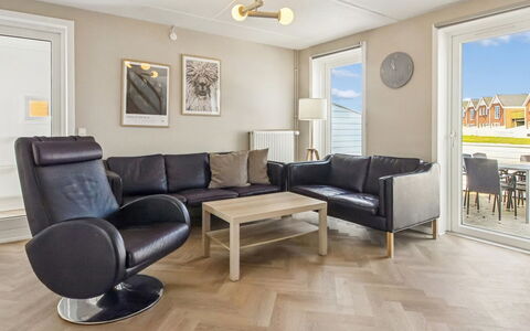 Mildred - 2.3Km from the Sea: Flooring, Verdieping, Interieur Ontwerp, Meubilair, Hout, Plafond, Houten Vloer, Appartement, Huis, Woonkamer