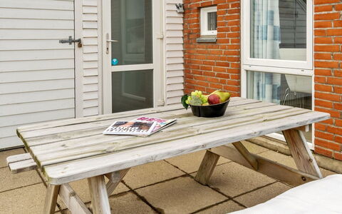 Ameli - 2.3Km from the Sea: Gebouw, Huis, Venster, Huis, Dak, Woongebied, Struik, Verblijf, Land Lot