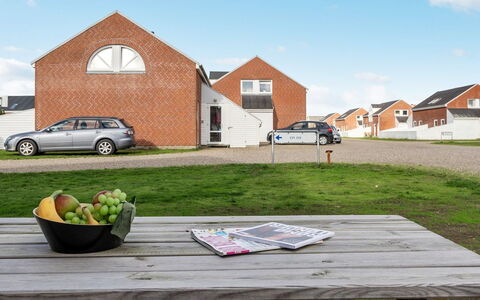 Ameli - 2.3Km from the Sea: Gebouw, Huis, Venster, Huis, Dak, Woongebied, Struik, Verblijf, Land Lot