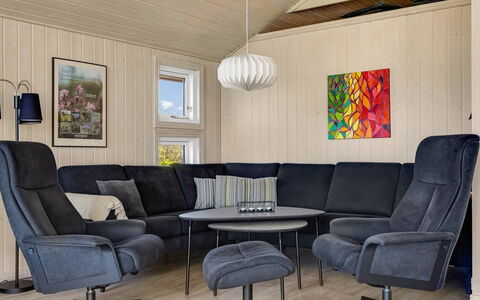 Hermandine - 700M from the Sea: Meubilair, Woonkamer, Armleuning