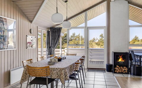 Hermandine - 700M from the Sea: Hout, Huis, Interieur Ontwerp, Meubilair, Plafond, Stoel, Verblijf, Keuken En Eettafel, Veranda, Woonkamer