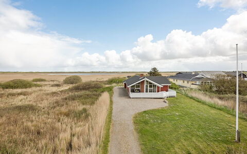 Hermandine - 700M from the Sea: Dak, Huis, Land Lot, Huis, Verblijf, Landgoed, Garden Gebouwen, Schaduw, Blokhut, Landscaping