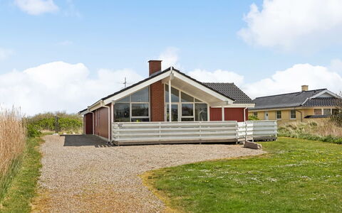 Hermandine - 700M from the Sea: Dak, Huis, Land Lot, Huis, Verblijf, Landgoed, Garden Gebouwen, Schaduw, Blokhut, Landscaping