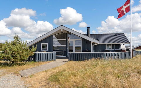 Freek - 400M from the Sea: Gras, Huis, Dak, Huis, Verblijf, Struik, Land Lot, Landelijk Gebied, Boerderij, Groundcover