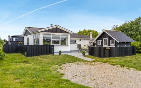 Pupa - 500M from the Sea: Verblijf, Huis, Huis, Dak, Veranda, Landgoed, Siding, Garden Gebouwen, Boerderij, Werf