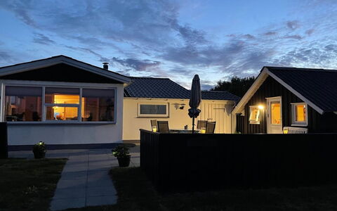 Pupa - 500M from the Sea: Verblijf, Huis, Huis, Dak, Veranda, Landgoed, Siding, Garden Gebouwen, Boerderij, Werf