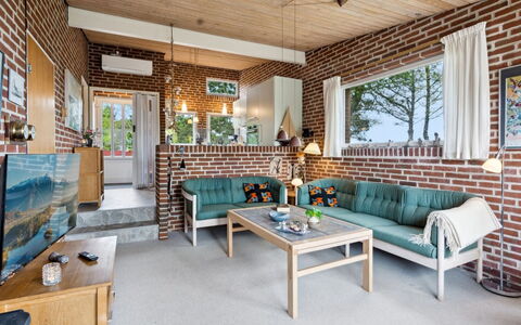 Sedine - 3.9Km from the Sea: Meubilair, Interieur Ontwerp, Bankstel, Hout, Woonkamer, Flooring, Plafond, Verdieping, Steen, Stoel