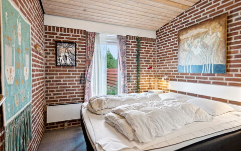 Sedine - 3.9Km from the Sea: Slaapkamer, Bed, Steen, Laken, Bedding, Bed Frame, Meubilair, Metselwerk, Appartement, Linens