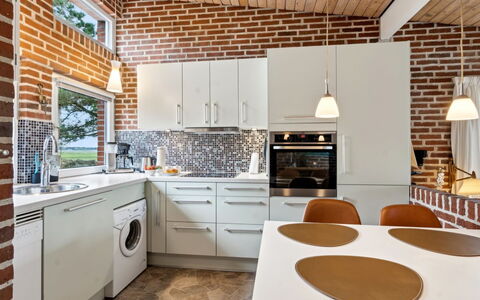 Sedine - 3.9Km from the Sea: Keuken, Interieur Ontwerp, Hout, Flooring, Countertop, Plafond, Meubilair, Cabinetry, Lichte Inrichting, Verdieping