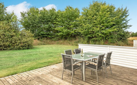 Willi - 3Km from the Sea: Dak, Huis, Land Lot, Huis, Verblijf, Landgoed, Garden Gebouwen, Schaduw, Blokhut, Landscaping