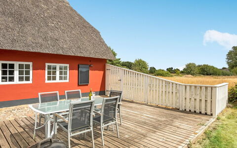 Willi - 3Km from the Sea: Dak, Huis, Land Lot, Huis, Verblijf, Landgoed, Garden Gebouwen, Schaduw, Blokhut, Landscaping