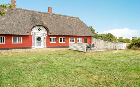Willi - 3Km from the Sea: Dak, Huis, Land Lot, Huis, Verblijf, Landgoed, Garden Gebouwen, Schaduw, Blokhut, Landscaping