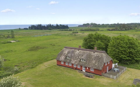 Willi - 3Km from the Sea: Appartement, Schaduw, Balkon, Stoel, Hek, Buitenmeubels, Aluminium, Kunstgras