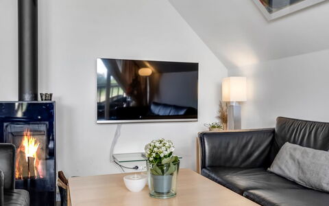 Perttu - 3.5Km from the Sea: Meubilair, Interieur Ontwerp, Woonkamer, Kamer, Huis, Bankstel, Televisie, Appartement