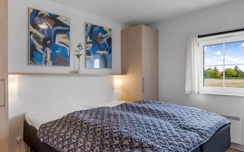 Perttu - 3.5Km from the Sea: Bed, Slaapkamer, Interieur Ontwerp, Laken, Bedding, Meubilair, Appartement, Bed Frame, Verdieping, Huis