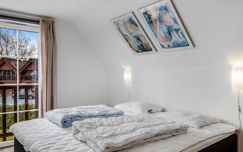 Perttu - 3.5Km from the Sea: Slaapkamer, Bed, Laken, Bedding, Huis, Interieur Ontwerp, Meubilair, Linens, Bed Frame, Verdieping