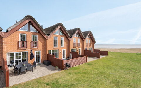 Perttu - 3.5Km from the Sea: Dak, Huis, Land Lot, Huis, Verblijf, Landgoed, Garden Gebouwen, Schaduw, Blokhut, Landscaping