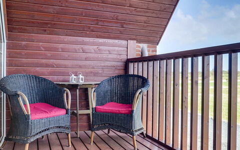 Perttu - 3.5Km from the Sea: Flooring, Verdieping, Plafond, Interieur Ontwerp, Countertop, Keuken, Cabinetry, Kamer, Major Appliance, Lichte Inrichting