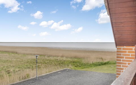 Perttu - 3.5Km from the Sea: Appartement, Schaduw, Balkon, Stoel, Hek, Buitenmeubels, Aluminium, Kunstgras