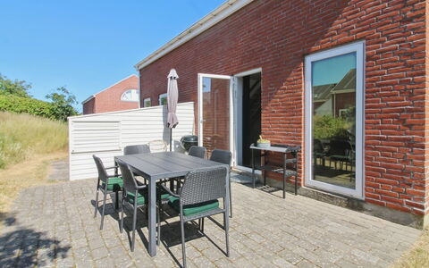 Nase - 2Km from the Sea: Struik, Stedelijk Ontwerp, Groundcover, Steen, Appartement, Landgoed, Metselwerk, Balkon, Landscaping