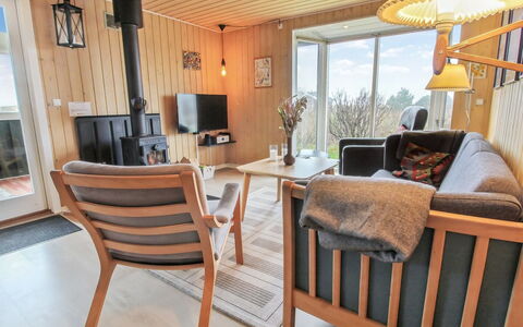 Zekine - 2.5Km from the Sea: Meubilair, Interieur Ontwerp, Hout, Flooring, Verdieping, Plafond, Stoel, Kamer, Verlichting, Woonkamer