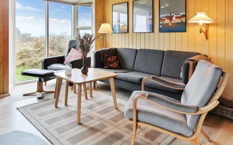 Zekine - 2.5Km from the Sea: Meubilair, Interieur Ontwerp, Hout, Flooring, Verdieping, Woonkamer, Verlichting, Bankstel, Tafel, Huis