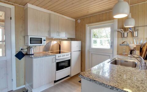 Zekine - 2.5Km from the Sea: Keuken, Hout, Toestel Van De Keuken, Countertop, Major Appliance, Flooring, Interieur Ontwerp, Cabinetry, Verdieping, Gootsteen