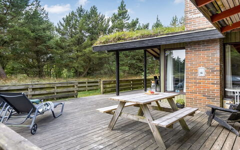 Falki - 2.5Km from the Sea: Gebouw, Huis, Venster, Huis, Dak, Woongebied, Struik, Verblijf, Land Lot