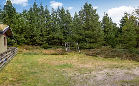 Falki - 2.5Km from the Sea: Gebouw, Huis, Venster, Huis, Dak, Woongebied, Struik, Verblijf, Land Lot