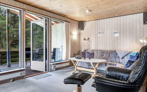 Falki - 2.5Km from the Sea: Gebouw, Huis, Venster, Huis, Dak, Woongebied, Struik, Verblijf, Land Lot