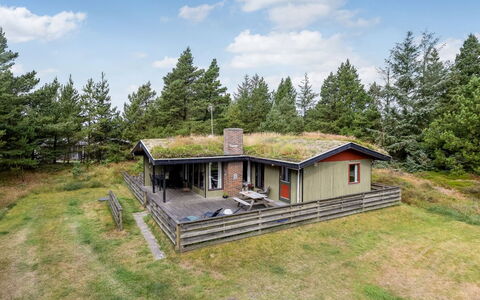 Falki - 2.5Km from the Sea: Gebouw, Huis, Venster, Huis, Dak, Woongebied, Struik, Verblijf, Land Lot