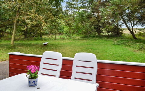 Odsten - 1Km from the Sea: Meubilair, Buitenmeubels, Tafel, Buitentafel, Tuin, Gazon, Stoel, Backyard, Werf, Verblijf