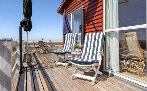 Blomma - 350M from the Sea: Dak, Land Lot, Verblijf, Huis, Landelijk Gebied, Schuur, Siding, Garden Gebouwen, Blokhut, Hut